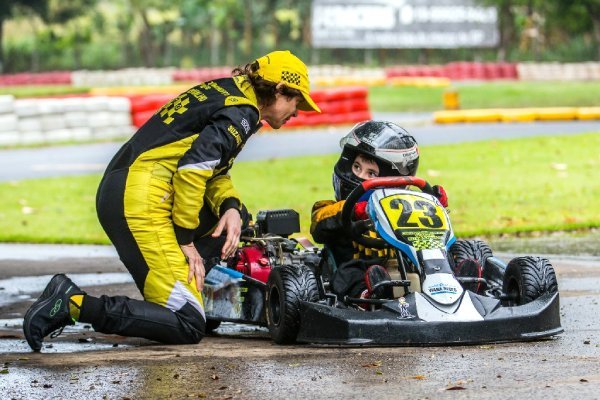 CURSO DE PILOTAGEM DE KART PARA CRIANAS INFANTIL